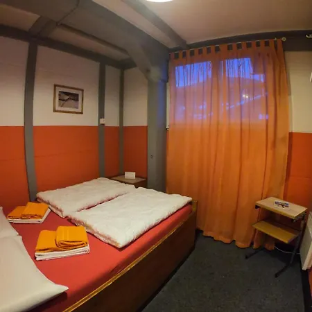 Downtown Lodge Hostel - Unique Simple Central-2